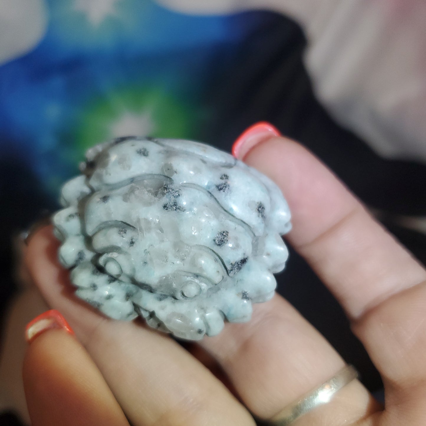 Kiwi jasper crab carving