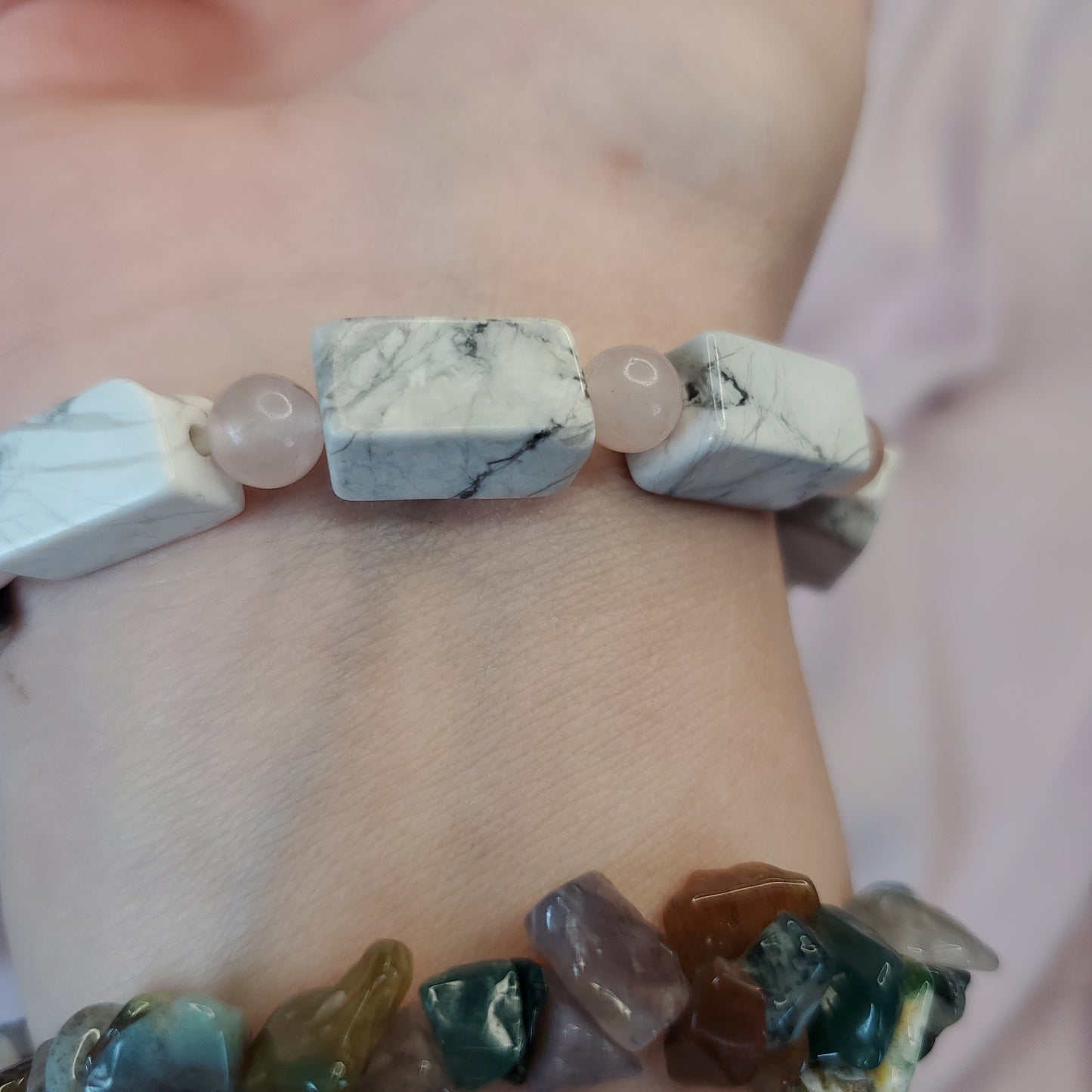 Howlite and rose quartz rectangle beaded crystal bracelet