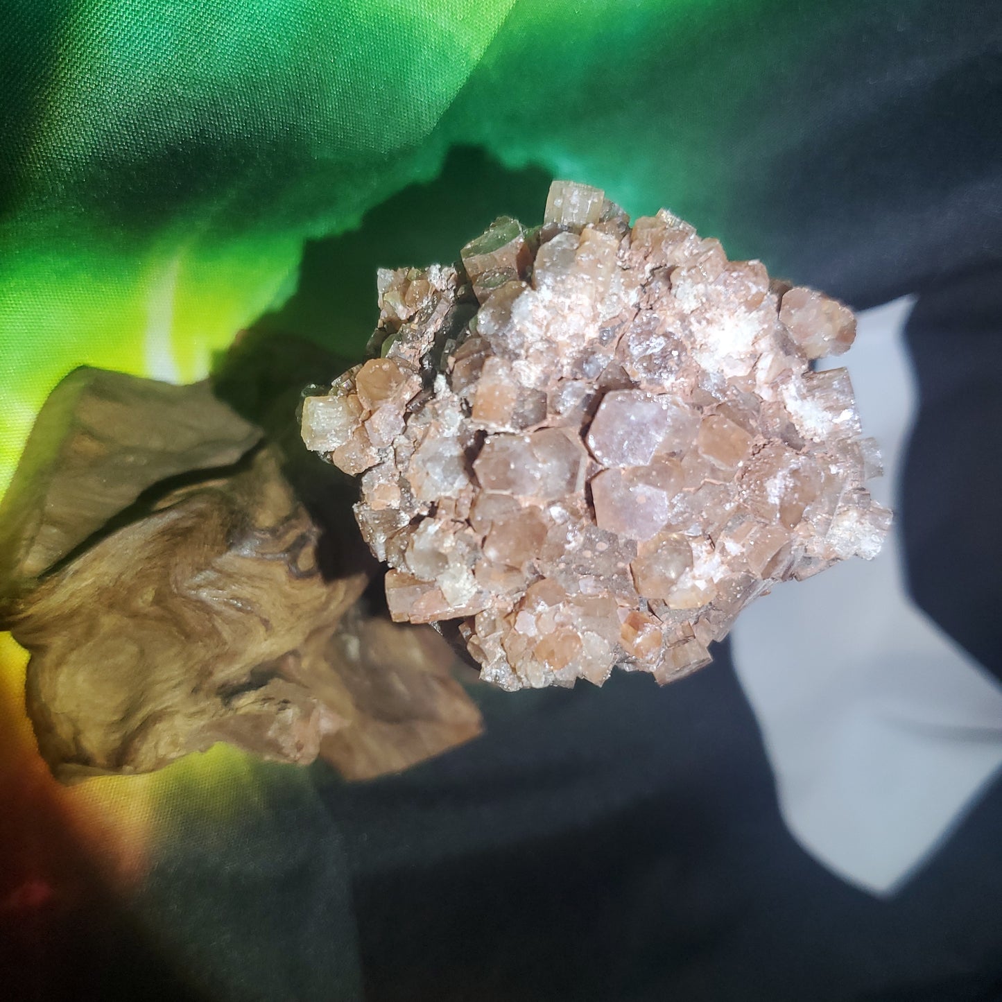 Aragonite cluster red