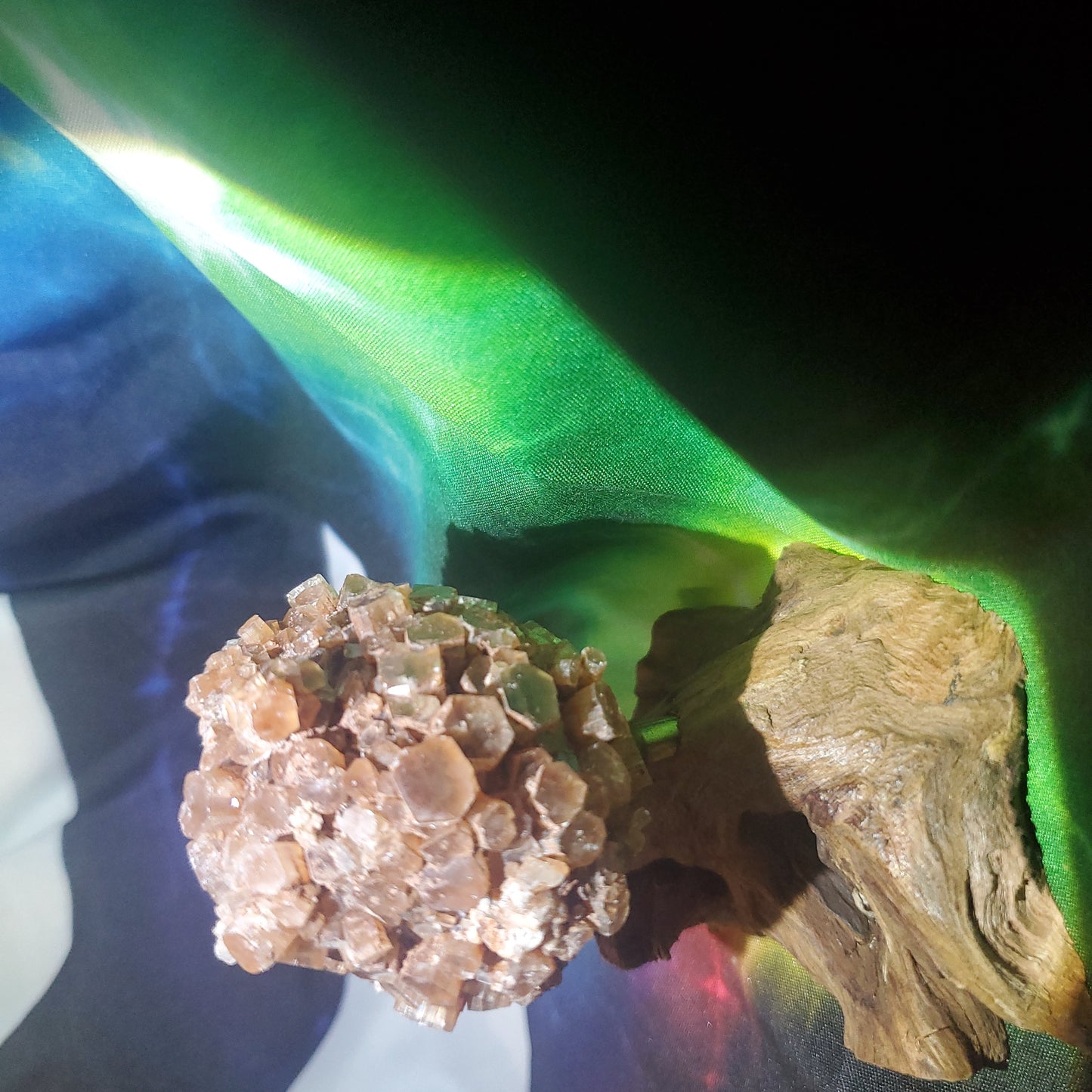 Aragonite cluster red