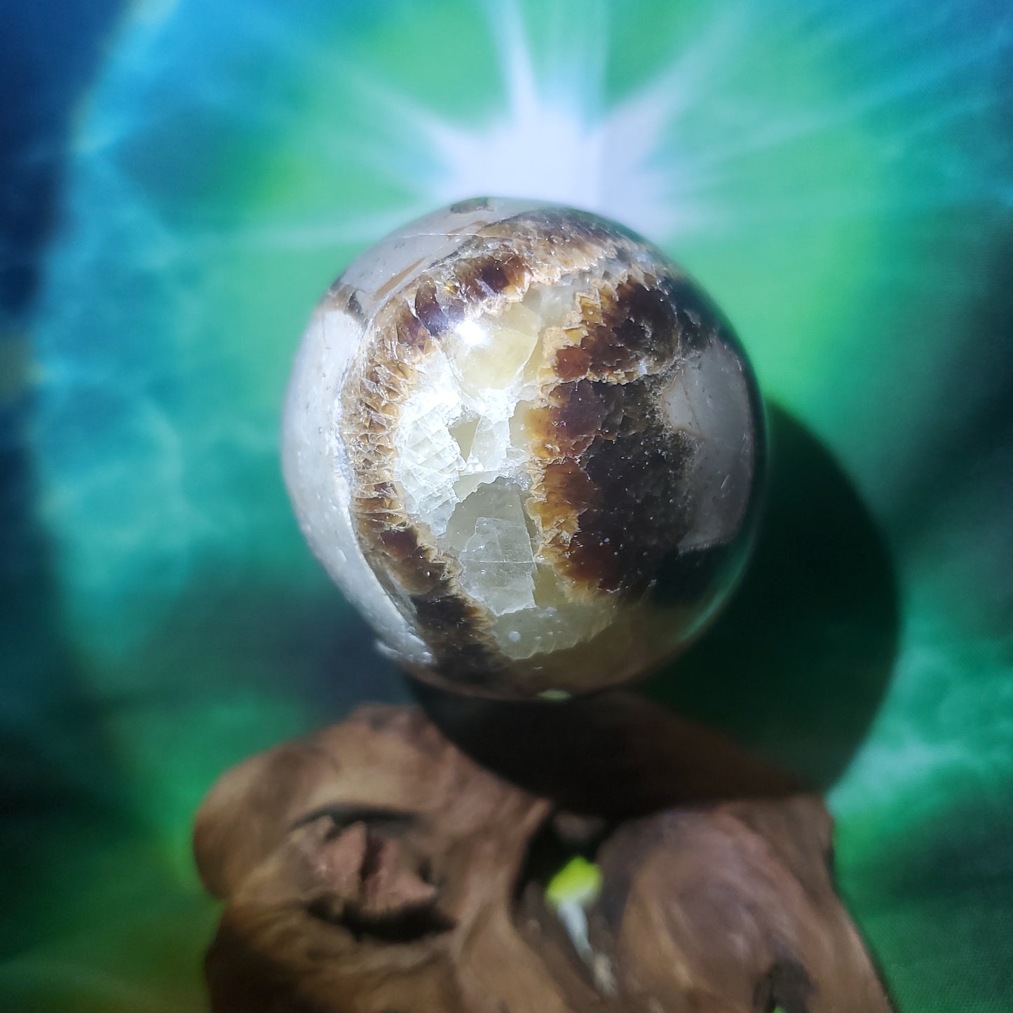 Septarian crystal egg