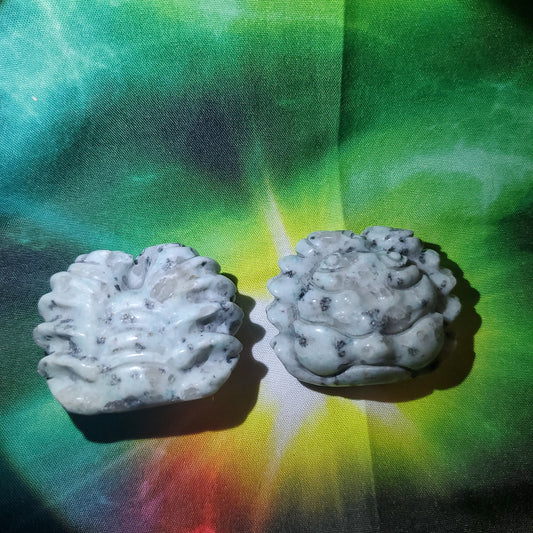 Kiwi jasper crab carving