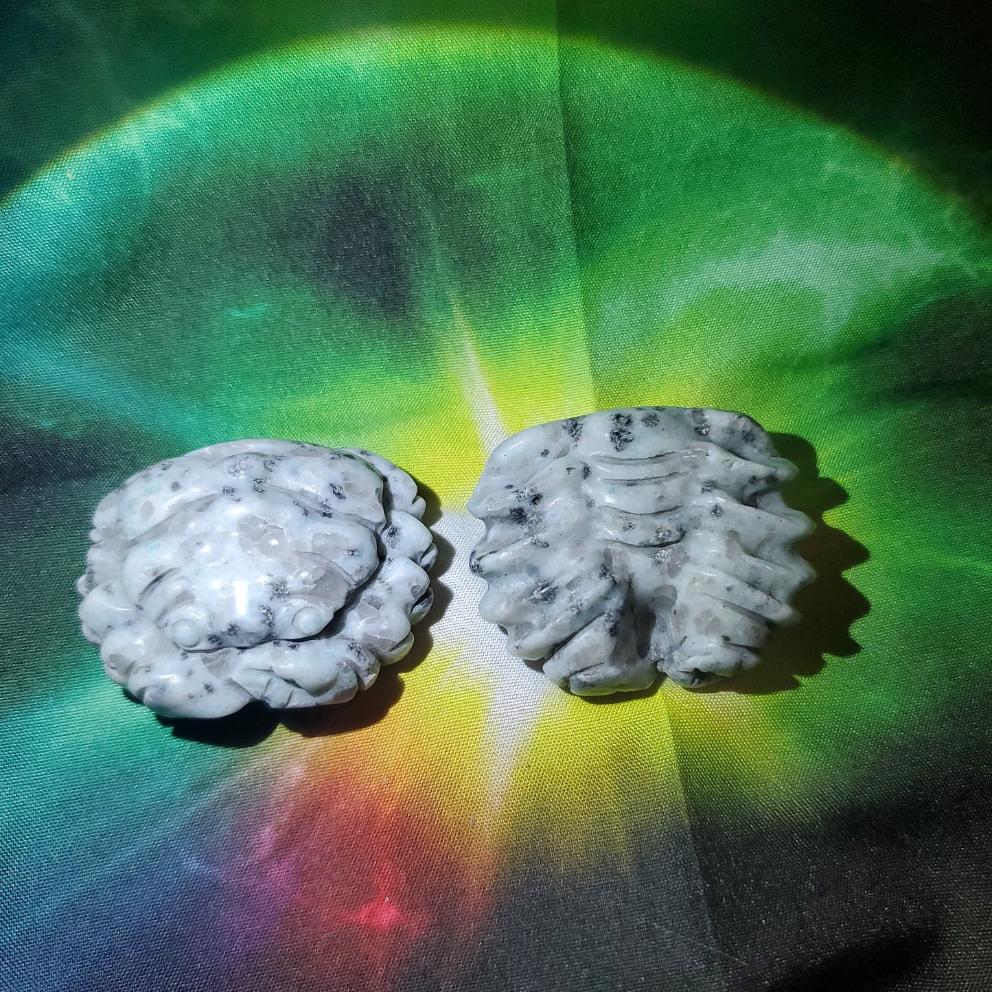 Kiwi jasper crab carving