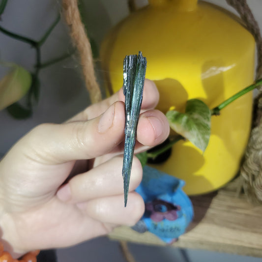 Vivianite helps digestion, trauma, is an anti-inflammatory and brings energy