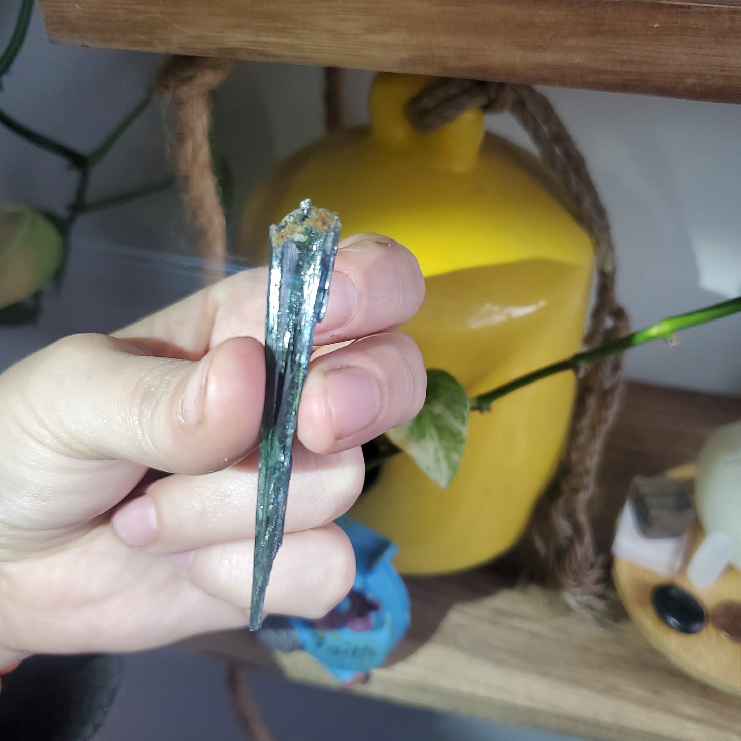 Vivianite helps digestion, trauma, is an anti-inflammatory and brings energy