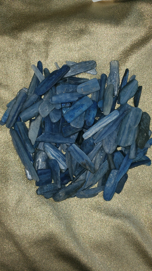 Kyanite crystal pieces 5 in bundle
