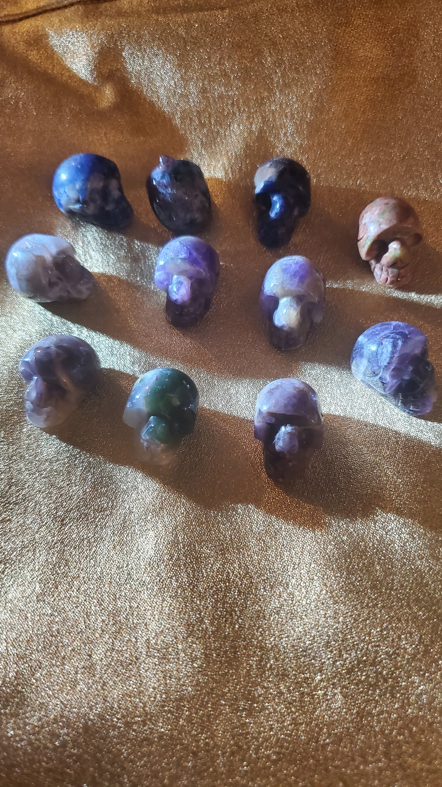 Mini crystal skulls