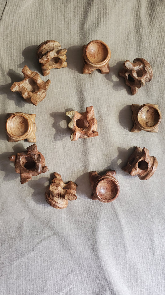 Small wooden sphere holders