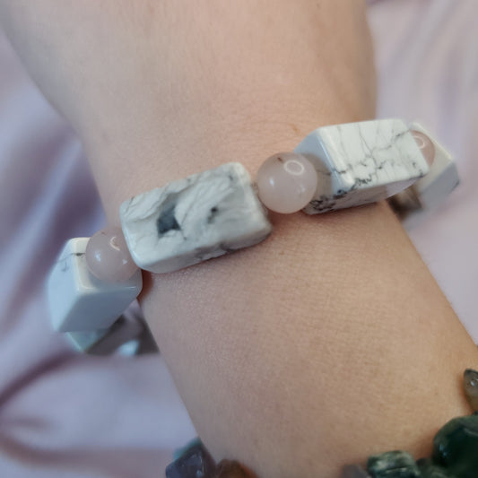 Howlite and rose quartz rectangle beaded crystal bracelet